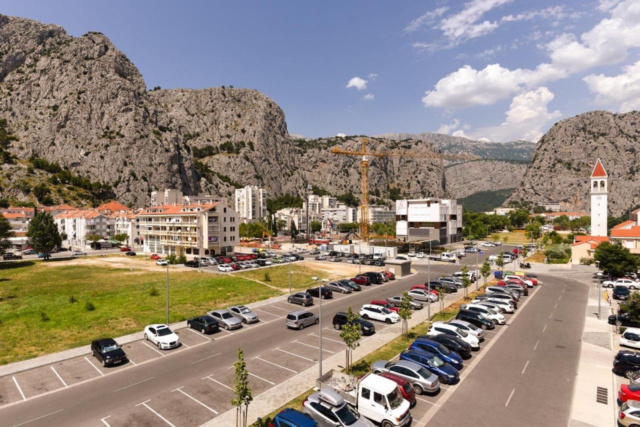 Green 'N Grey Omis Exterior photo